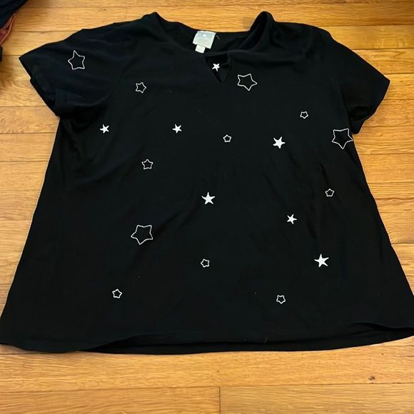 dressbarn Tops - Dressbarn• keyhole top with embroidered stars• size 2X